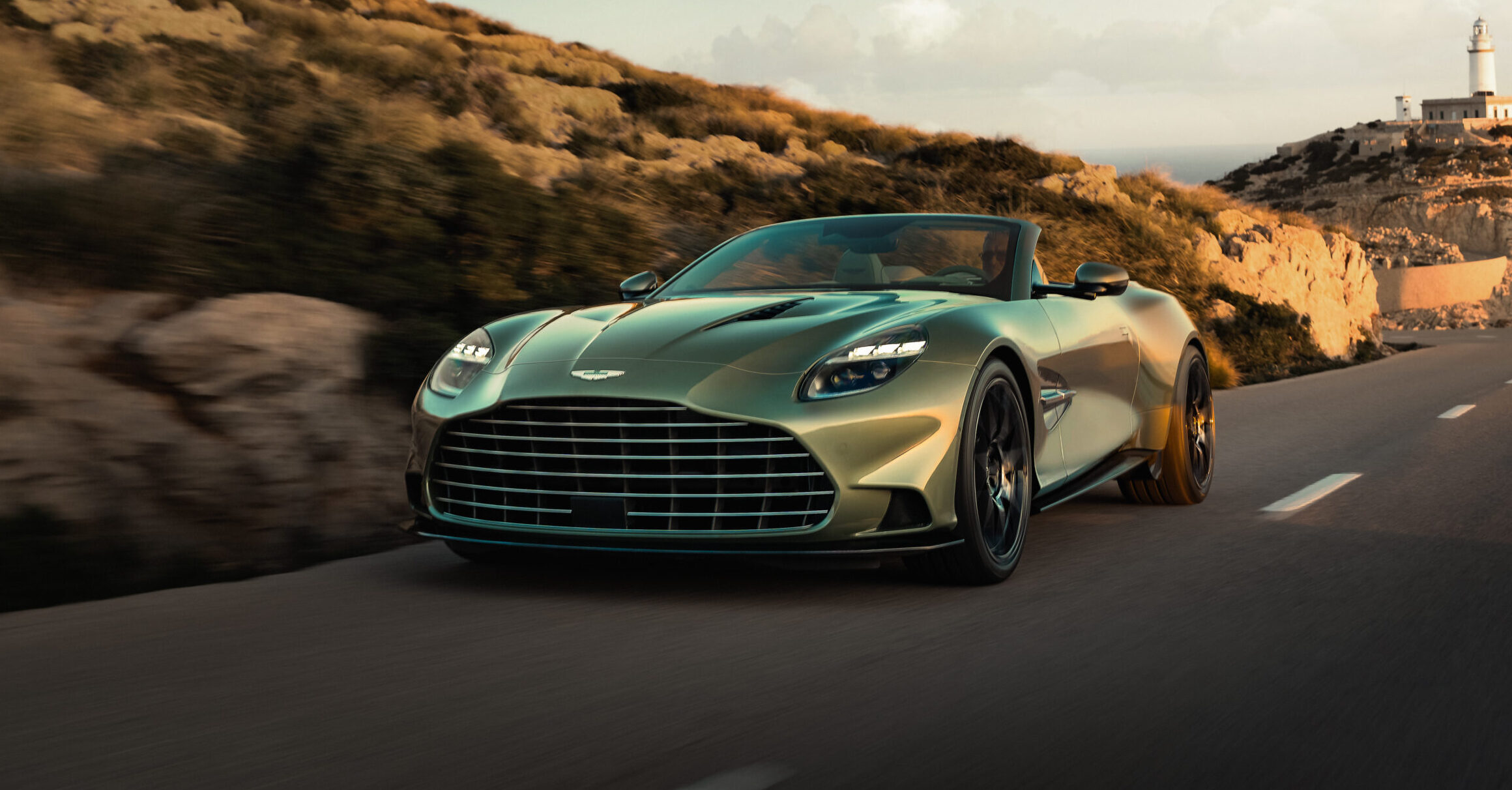 Aston Martin Vanquish – Power, Speed और Luxury का Killer Combo