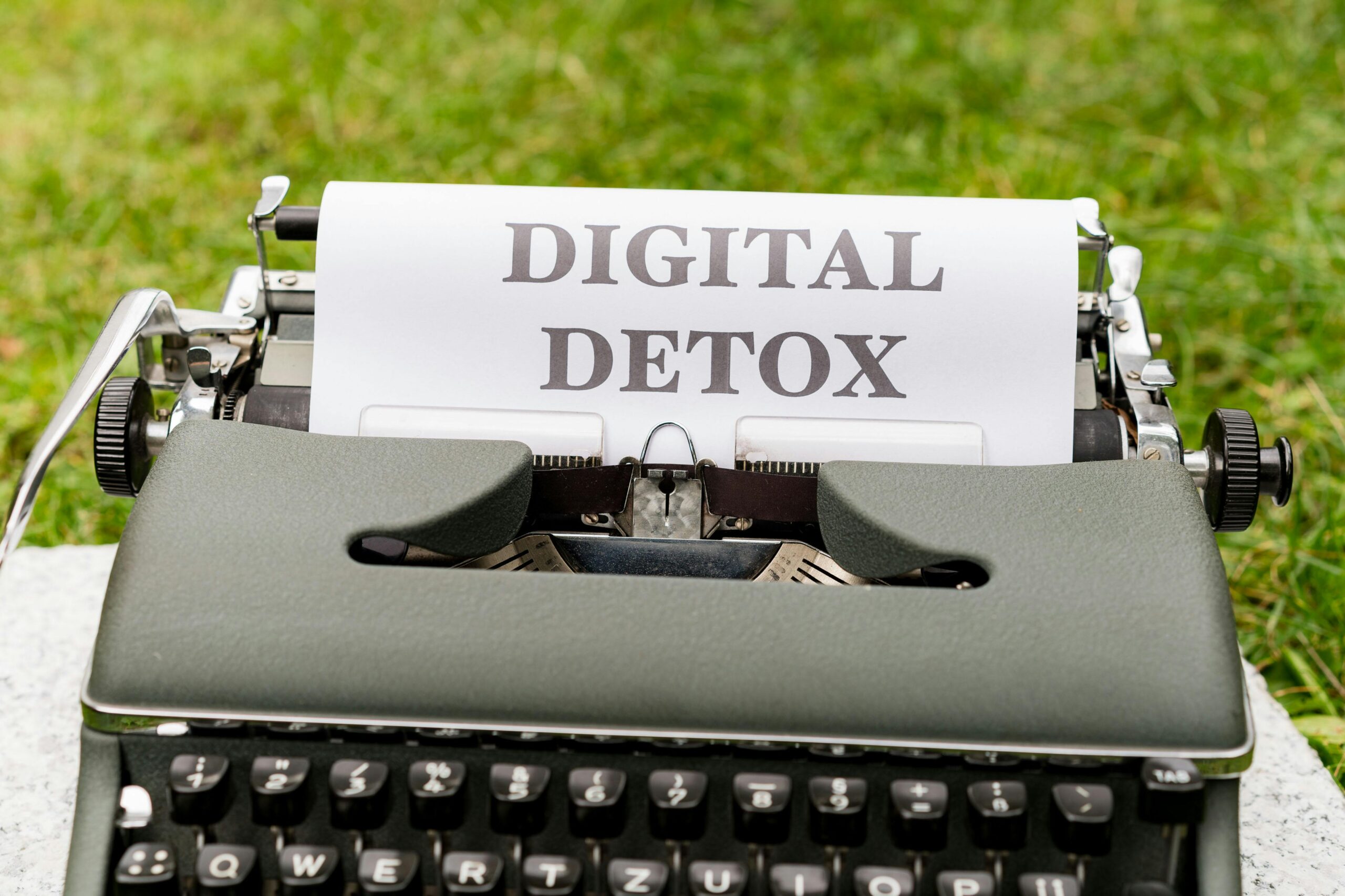 Digital Detox – क्या आप भी हैं Phone के Addict? ऐसे करें खुद को Free!