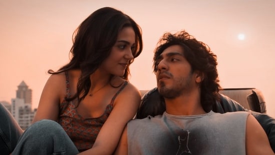 Saiyaara का Craze? Ahaan Panday और Aneet की Film पर सबकी निगाहें